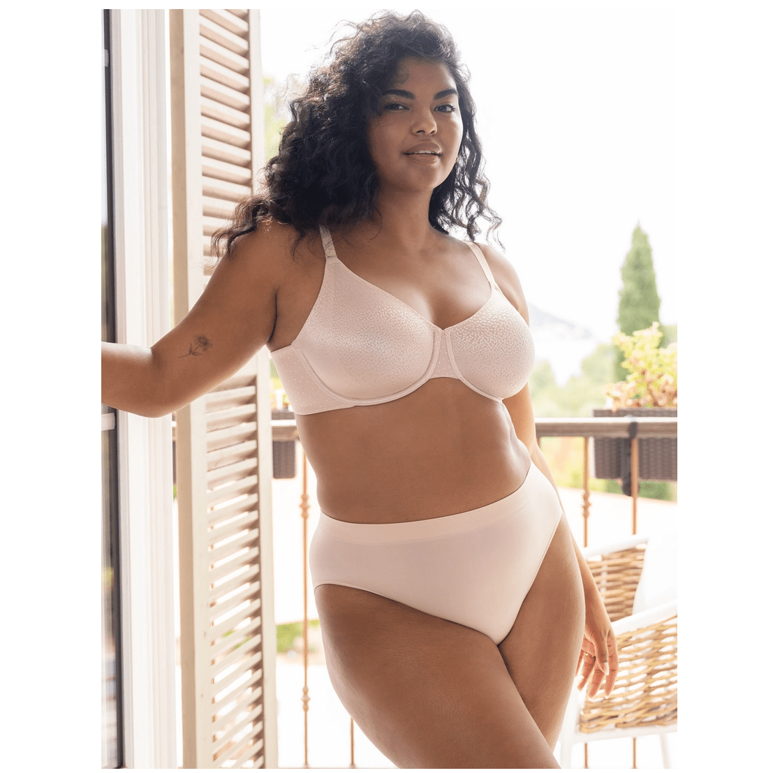 Back Appeal Seamless Bra in Rose Dust shown on a model with the matching panty.