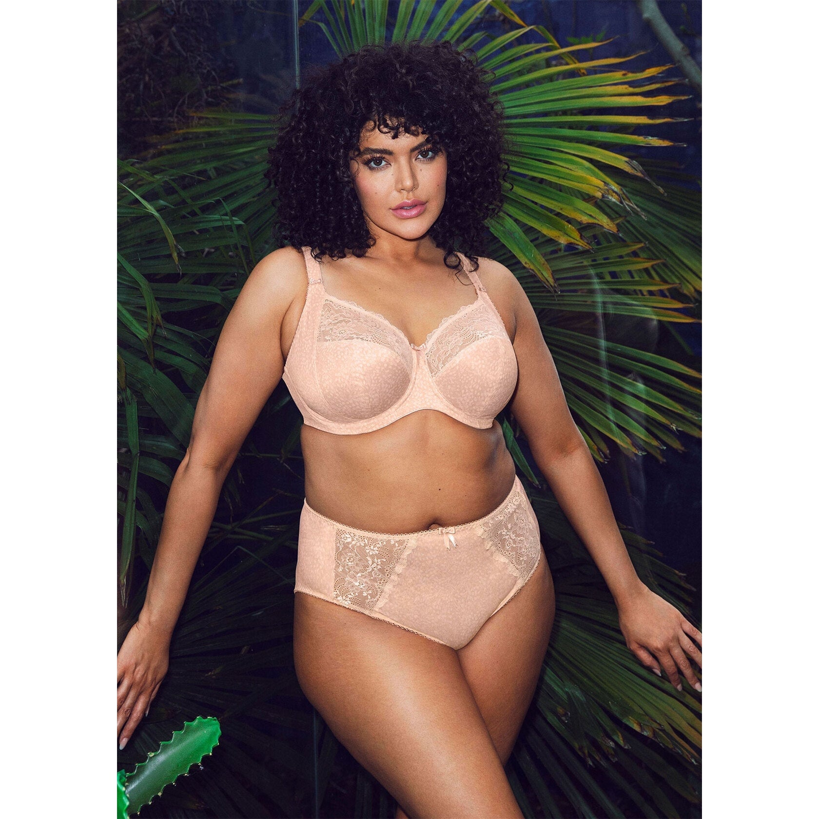 Elomi Morgan in Cameo Rose Lifestyle image of model with matching underwear. 