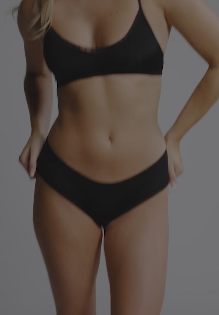 Video Showing how the Micro Hipster in Black fits the model. 